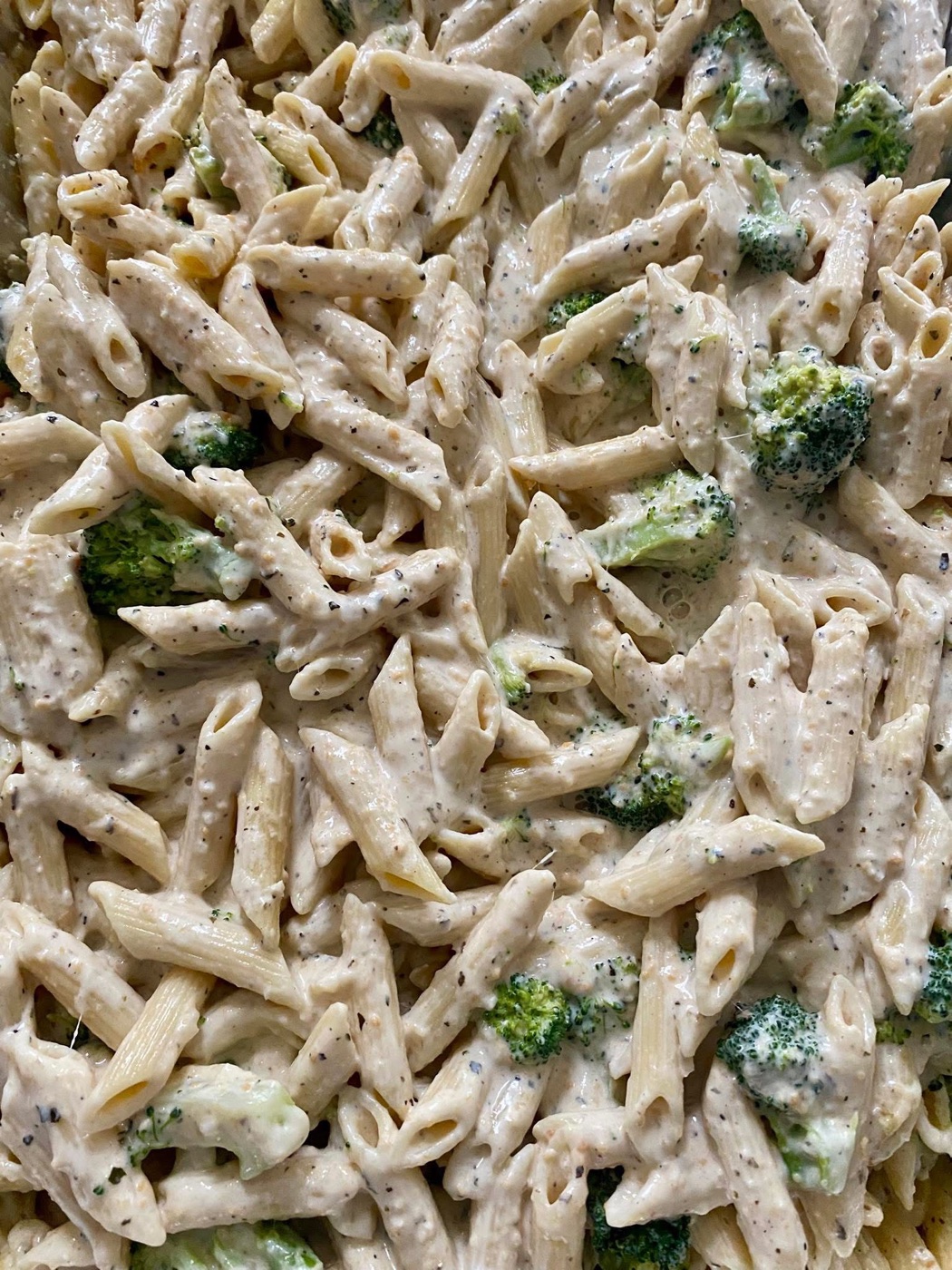 A pan of creamy alfredo pasta